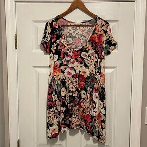 Cherish Black Floral V-Neck T-shirt Dress Medium